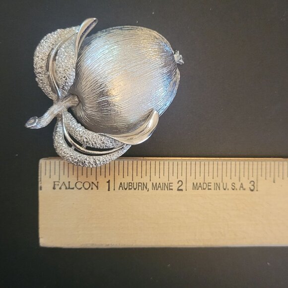 Vintage Sarah Coventry Silver Tone Apple Brooch Pin - Picture 4 of 4